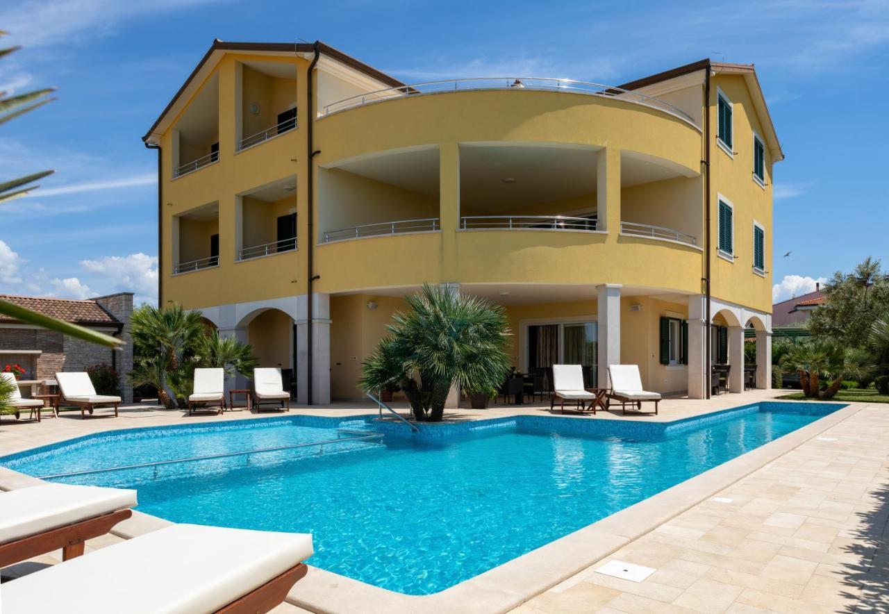 B&B Villa Oasa 1 Ровинь Экстерьер фото